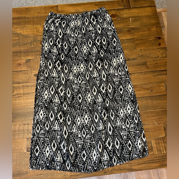 Forever 21 Slit Maxi Skirt - Picture 2 of 4